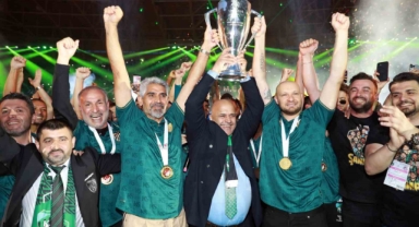 Kocaelispor, 38 maçın 21’ini kazanarak şampiyon oldu