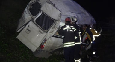 Minibüs şarampole yuvarlandı: 1 ölü, 4 yaralı