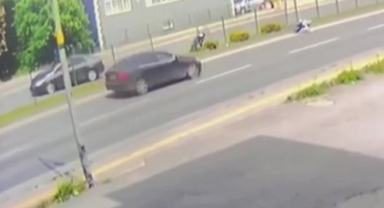 Motosiklet havada takla attı, sürücü metrelerce sürüklendi