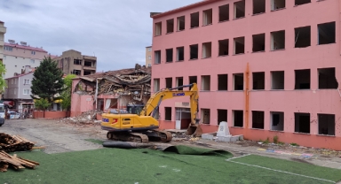 Mustafa Yüksel İlkokulu’nda Yıkım Başladı, Modern Okul İçin İlk Adım Atıldı
