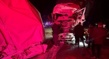 Ordu'da 2 kamyon kafa kafaya çarpıştı: 1 ölü, 1 yaralı
