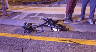 Otomobil ile elektrikli scooter çarpıştı: 1 kişi yaralandı