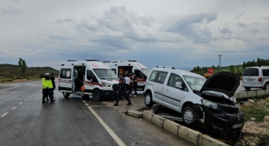 Otomobil ile hafif ticari aracın çarpışması sonucu 4 kişi yaralandı