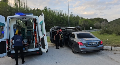 Otomobil ile minibüsün çarpışması sonucu 4 kişi yaralandı