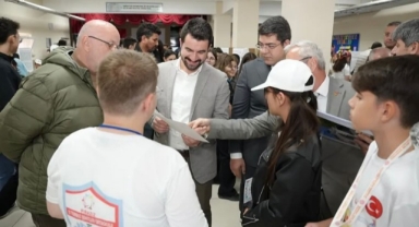Piraziz Belediye Başkanı Ayyıldız, Bilim Fuarında Öğrencileri Yalnız Bırakmadı