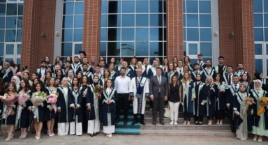 Piraziz Belediye Başkanı Ayyıldız, Piraziz Sağlık Bilimleri Fakültesi Mezuniyet Töreninde Öğrencilerin Heyecanına Ortak Oldu