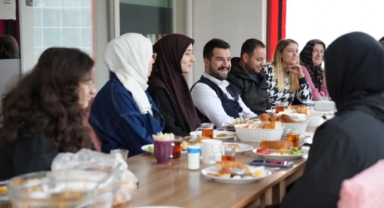 Piraziz Belediye Başkanı Ayyıldız, Üniversiteli Öğrencilerle Kahvaltıda Buluştu
