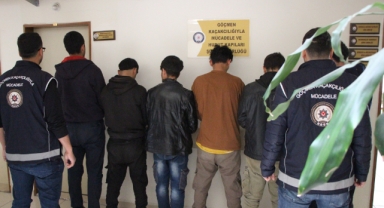Polisten Kaçak Göçmen Operasyonu: Otomobilde 6 Kişi Yakalandı