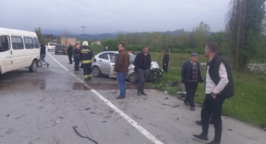 Samsun'da 2 otomobilin çarpıştığı kazada 7 kişi yaralandı