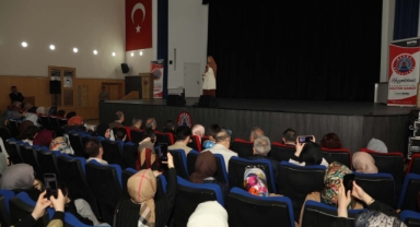 Samsun'da gençleri tehdit eden zararlı alışkanlıklar semineri düzenlendi