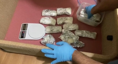 Samsun’da polis evdeki baza altında 1 kilo 350 gram metamfetamin ele geçirdi