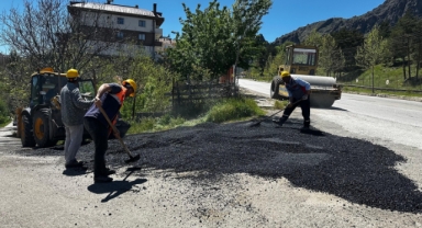 Şebinkarahisar’da Asfalt Onarım Çalışmaları Devam Ediyor