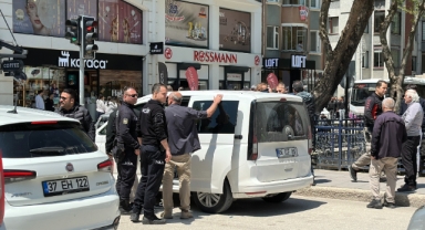Şehrin göbeğindeki silahlı kavga polisi harekete geçirdi