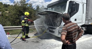 Seyir halindeki tır alev aldı