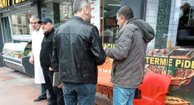 Telefondaki sahte polisten, yanındaki gerçek polis sayesinde kurtuldu