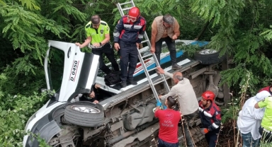 Trabzon’da dolmuş şarampole yuvarlandı: 5 yaralı