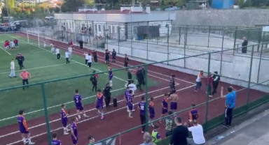 U-15 Futbol Ligi şampiyonluk maçında saha karıştı   