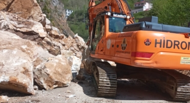 Yavuzkemal Yolu’nda Heyelan: Yol Trafiğe Kapandı
