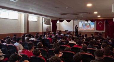 Yeşilay Giresun'dan Öğrencilere Teknoloji Bağımlılığı Eğitimi