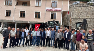 Aydındere Belediyesi Araç Filosunu Güçlendirdi: Yeni Kepçe Hizmete Girdi