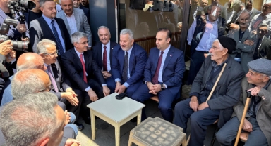 Bakan Kacır, Şebinkarahisar'da Vatandaşlarla Buluştu