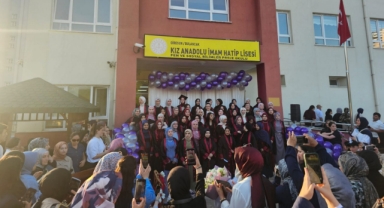 Bulancak Kız İmam Hatip Lisesi'nde Duygusal Mezuniyet Töreni: Vefa ve Gurur Dolu Anlar Yaşandı
