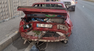 Çarpışan iki otomobildeki 4 kişi yaralandı