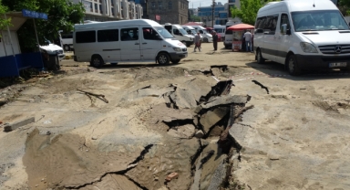 Deprem Değil Sel: Minibüs Sürücüleri Ölümden Döndü!