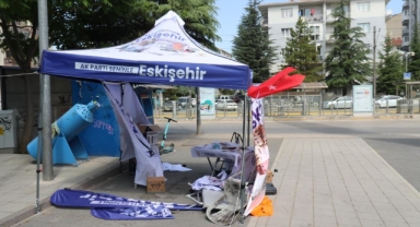 Eskişehir'de AK Parti standına saldırı