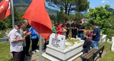 Espiye'de hafızlık öğrencilerinden şehit mezarına ziyaret