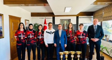 Espiye Kaymakamı Ahmet Kavanoz, şampiyon öğrencileri ağırladı