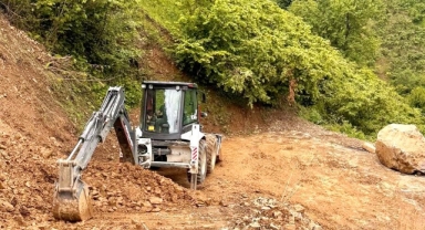 Giresun’da Heyelana Karşı Hızlı Müdahale: İl Özel İdaresi Ekipleri Sahada, Ulaşım Güvende
