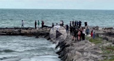 Giresun'da serinlemek için babasıyla denize giren çocuk kayboldu