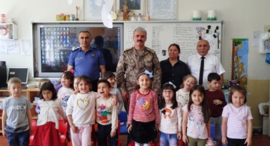 Giresun Emniyet Müdürü Çelebi, Kayadibi İlk ve Ortaokulu’nda Öğrencilerle Buluştu