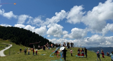 Giresun'un O Yaylasında Uçurtmalar Gökyüzüyle Buluştu: Uçurtma Şenliği Renkli Görüntülere Sahne Oldu