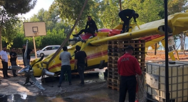 Göle düşen yangın söndürme uçağının enkazı çıkartıldı