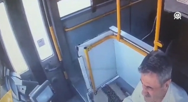 Halk otobüsü şoförünün tabancayla yaralanması kamerada