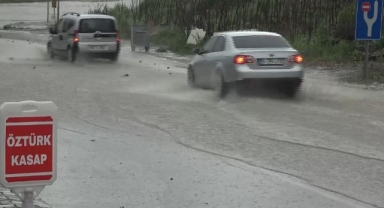 Karadeniz'in o ilinde yollar göle döndü, sürücüler ilerlemekte güçlük çekti