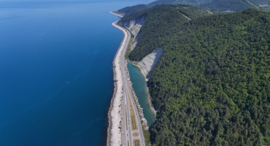 Karadeniz Sahil Yolu'nun Samsun-Sinop bölümü sürücülere doyumsuz seyir sunuyor