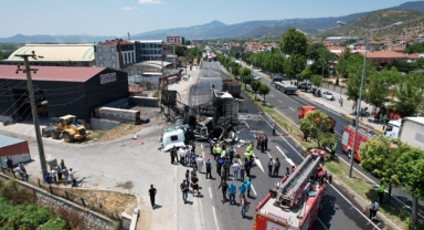 Kontrolden çıkan tır karşı şeride geçerek faciaya yol açtı: 1 ölü, 2 yaralı