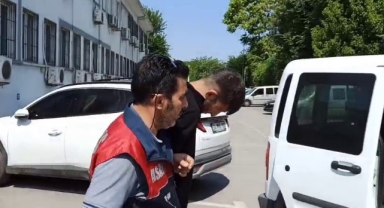 Kucakladığı televizyonu böyle çaldı