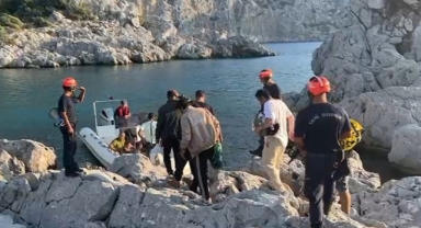 Marmaris’te 15 düzensiz göçmen ve bir göçmen kaçakçısı yakalandı