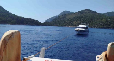 Ölüdeniz açıklarında tekne arızalandı