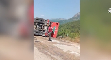 Orman yangınına müdahale ederken devrilen arazözdeki 2 personel yaralandı
