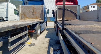 Park halindeki 2 tırın dorsesi yandı