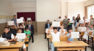 Piraziz Belediye Başkanı Ayyıldız, öğrencilerin karne sevincine ortak oldu