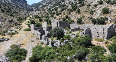 Pisidya'yı Pamfilya'ya bağlayan antik döşeme yol, ziyaretçilerini tarihte yolculuğa çıkarıyor