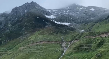 Rize'nin Kavrun Yaylası Haziran ayında beyaza büründü