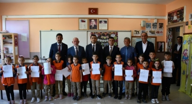 Şebinkarahisar’da Karne Sevinci: Protokol Öğrencilerin Heyecanına Ortak Oldu
