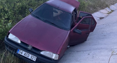 Sevgilisiyle kaldığı evi yaktı, kaçarken kaza yaptı